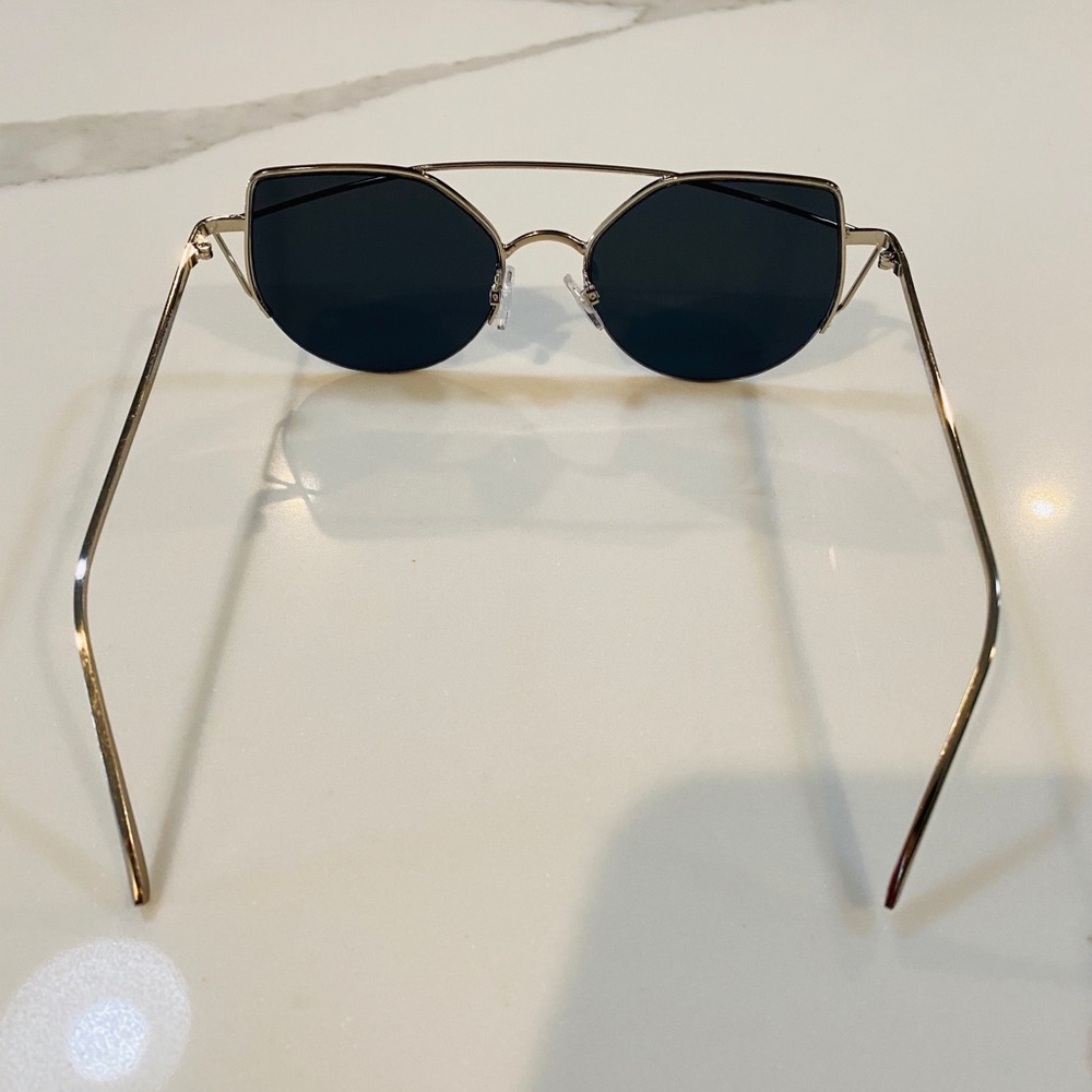 Trending Sunglasses - Picture 6 of 8